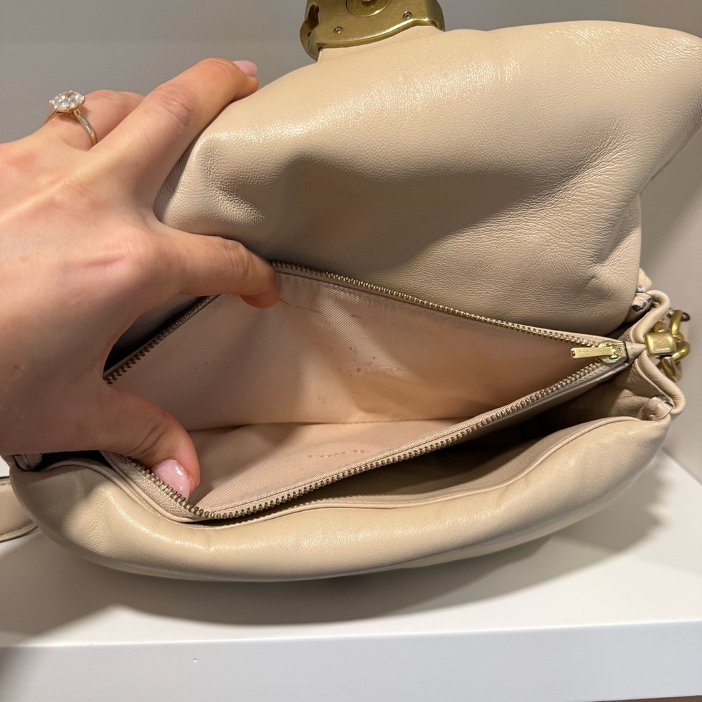Coach Tabby Pillow 26 Hobo Bag Ivory Leather Adjustable Crossbody - Picture 3 of 13